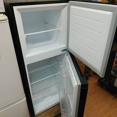 注目！3か月間保証☆配送有り！14000円(税込）2025年製 132L comfee 2ドア冷蔵庫 ブラックの画像