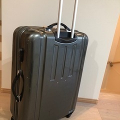 大型スーツケース(鍵無し、キャスター交換済み）の画像