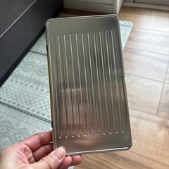 色鉛筆の缶の画像