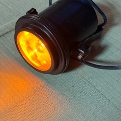 スポットライト黄色の画像