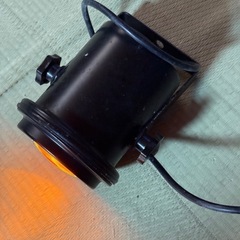 スポットライト黄色の画像