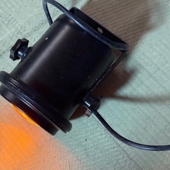 スポットライト黄色の画像