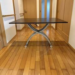 昇降式テーブルの画像