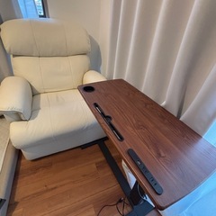 リクライニングソファ＋サイドテーブル（コンセント付き）の画像