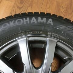 スタッドレスタイヤ185/70R14 2023年製 溝6ｍｍ アルミホイール付き4本の画像