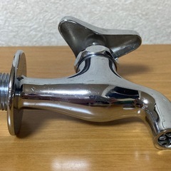 水道の蛇口3個の画像