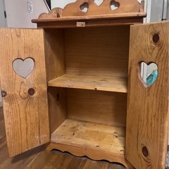 カントリー家具　キャビネットの画像