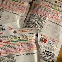 離乳食と固形ミルクの画像