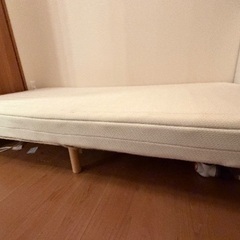 マットレス付きシングルベッドの画像