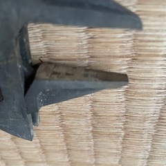 アジャストレンチ？黒と金色の画像