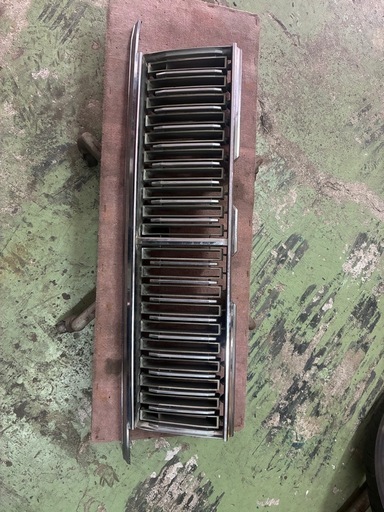 日産Y30セドリックワゴン　フロントグリル