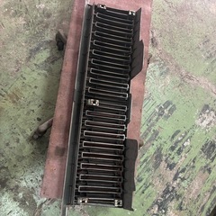 日産Y30セドリックワゴン　フロントグリル
の画像