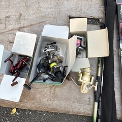 釣り竿とリールの画像