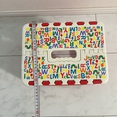 断捨離中！はらぺこあおむし 折りたたみチェア イス 赤の画像