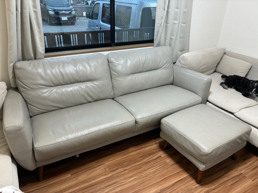 グレーレザーソファー/オットマン付き