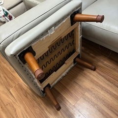 グレーレザーソファー/オットマン付きの画像