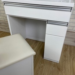 ＊美品＊ドレッサー 椅子 コンセント付き ホワイト/株式会社サンの画像