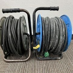 日動工業 電工ドラム コードリール 100V 防雨防塵型 アース付 30m ブルー & 日動工業 コードリール 型番不明 シルバーの画像