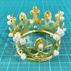 ティアラ　1個100円　22個まで　ケーキトッパー　王冠の画像
