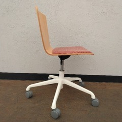 ≪引取り限定≫オカムラ オフィスチェア 肘なし 85500円 25050450の画像