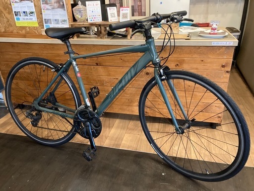 【前後タイヤ・チューブ新品！】アルミフレーム　3×7速　700×28cクロスバイク　マットモスグリーン