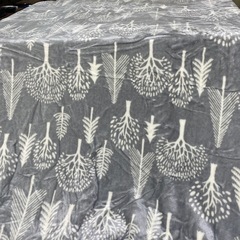 小さめ
長方形こたつとこたつ薄掛け布団と上掛けの画像