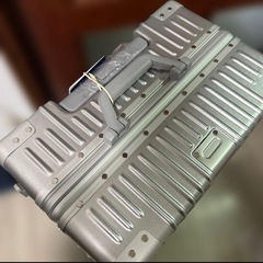 スーツケース アルミフレーム　軽量　シルバー　4〜6泊60Ｌの画像