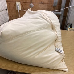 Yogibo ヨギボー ピラミッド クリームホワイト色 白系の画像