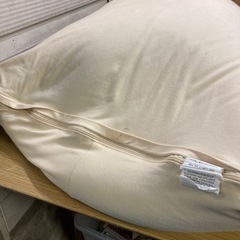 Yogibo ヨギボー ピラミッド クリームホワイト色 白系の画像