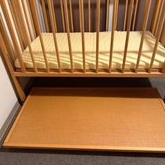 ベビーベッドとベビー布団の画像