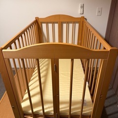 ベビーベッドとベビー布団の画像