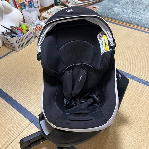 定価8万円　コンビ　ISOFIX対応　チャイルドシート  新生児〜長く使えます！