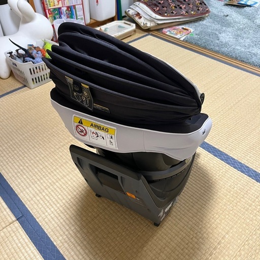 定価8万円　コンビ　ISOFIX対応　チャイルドシート  新生児〜長く使えます！