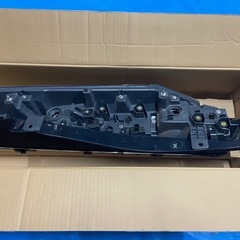 【ジャンク】zrr80 ノア 後期テールランプユニット左側の画像