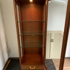 大73 maruni マルニ木工 キュリオケース キャビネット 飾り棚 地中海シリーズ 照明付き 定価33万の画像