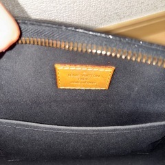 ルイヴィトン　ヴェルニ　モンタナ　黒系の画像