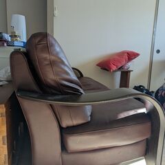 ３人掛けレザーソファの画像