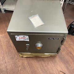 リサイクルショップどりーむ天保山店　　No4891 耐火金庫　４１ｃｍ×４０ｃｍ×３６ｃｍ　ＳＫＹＳＡＦＥ　鍵付き　の画像