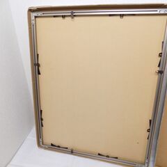 アルミフレーム額縁　表面のアクリル板なし　枠サイズ513mmｘ623mm　中央のスペース268mmｘ408mm　【非対面取引です】　の画像