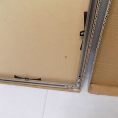 アルミフレーム額縁　表面のアクリル板なし　枠サイズ513mmｘ623mm　中央のスペース268mmｘ408mm　【非対面取引です】　の画像