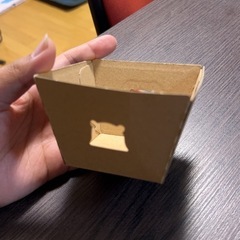 ボール紙で作られた箱の画像