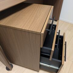 ニトリ　パソコンデスク　キャビネット付の画像