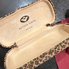 SOLD！こんなケースは誰も要らないでしょうけど、一応メガネケースです。の画像