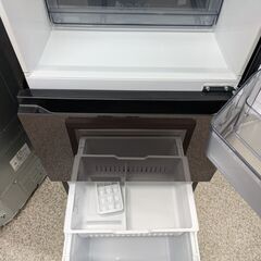 【食材に合わせてモード切り替えができる】3ドア冷凍冷蔵庫 Hisense ﾊｲｾﾝｽ HR-G280HBR 283L 2024年製 ガラス扉 右開き：ブラウンの画像