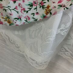 美品　小花柄ブラウス　フリル　ラッフルの画像