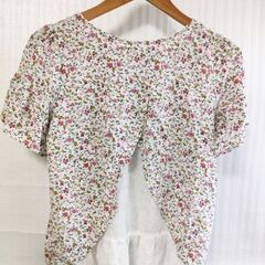 美品　小花柄ブラウス　フリル　ラッフルの画像
