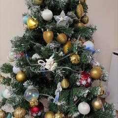 クリスマスツリー(オーナメント、ライト、オーナメント収納箱付き)の画像