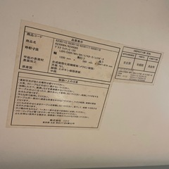 食器棚 と 机の画像