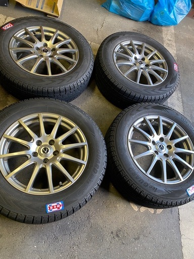 日産エクストレイル用　スタッドレスタイヤ(ホイール付き) 中古品