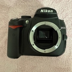 ‼️プロフ必読‼️早い者勝ち‼️カメラ 一眼レフ NikonD5000本体➕望遠レンズ➕バッテリー➕ケーブルの画像